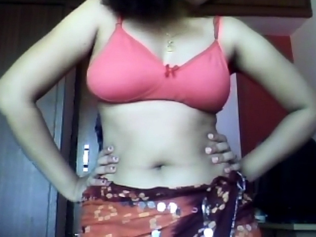 Dp fhg 937 Hot Indian bhabhi changing her pink bra while