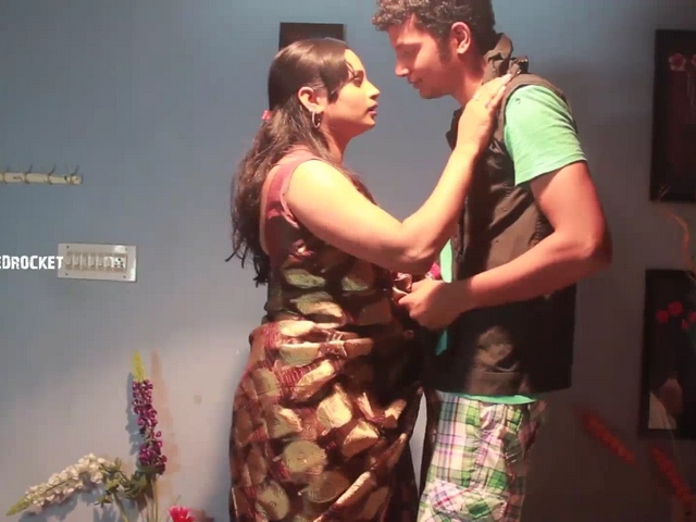 Dp fhg 949 Horny indian aunty love story with college boy. 