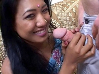 Dp fhg 217 Desi girl giving cock sucking and enjoy sex. 