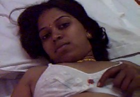 Dp fhg 431 Indian desi girl showing her tits. 